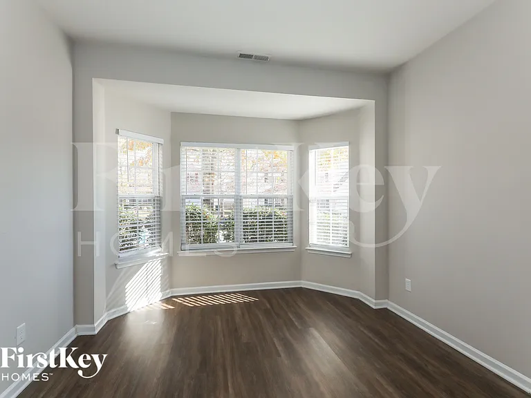 5911 Parkstone Dr — Photo 2