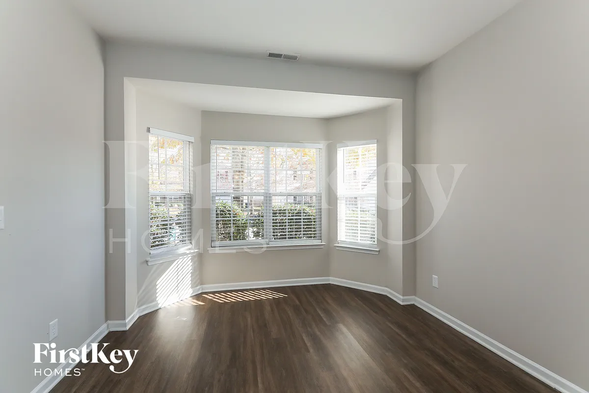 Building Photo - 5911 Parkstone Dr