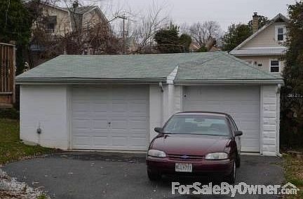 2 Car Garage in back of house : 4 year old roof vinyl garage doors