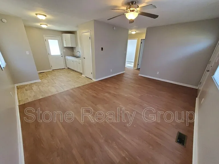 7927 E Lambert Ave — Photo 2