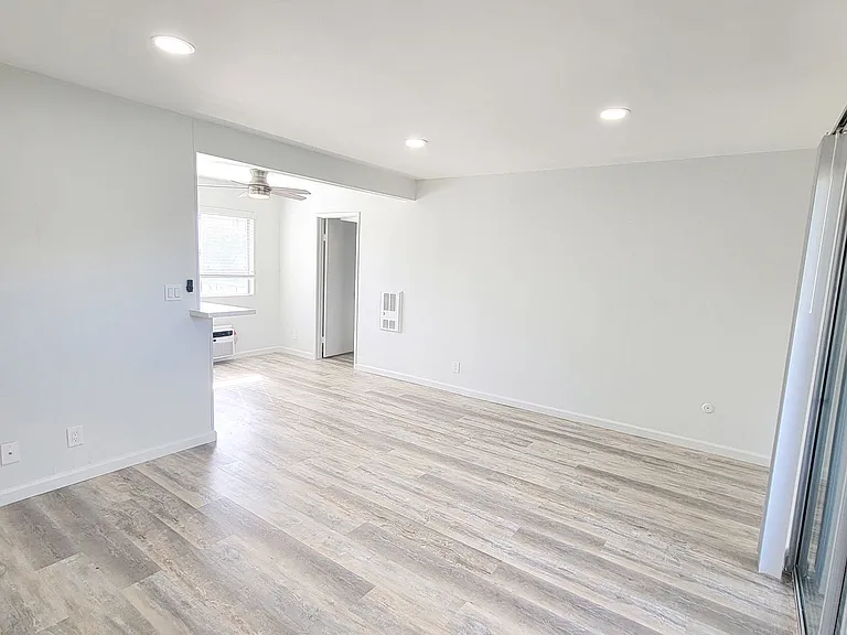 1018 E Lexington Ave — Photo 6