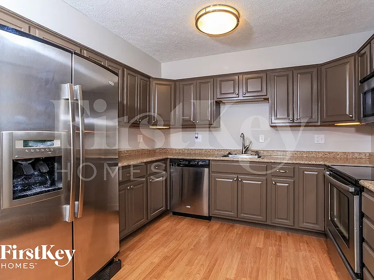 928 Cambridge Dr — Photo 6