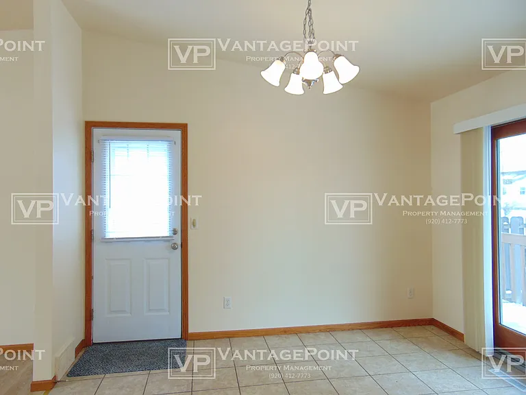 1065 Debra St — Photo 7