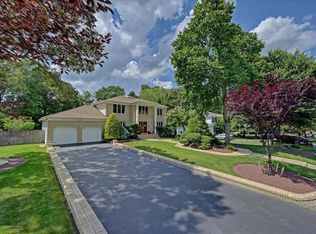 6 Eastwood Blvd, Manalapan, NJ 07726
