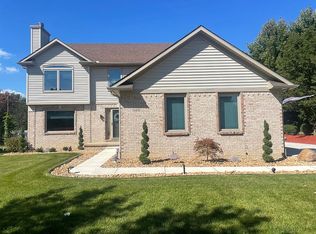 38450 Nottingham Dr, Romulus, MI 48174