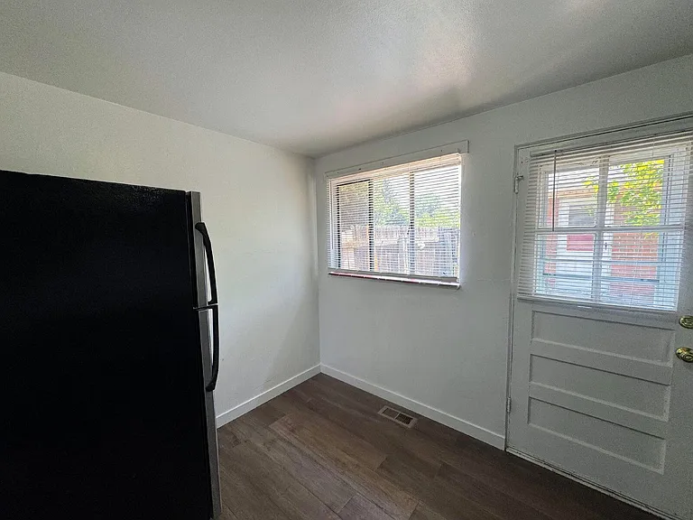 1409 Boston St — Photo 5