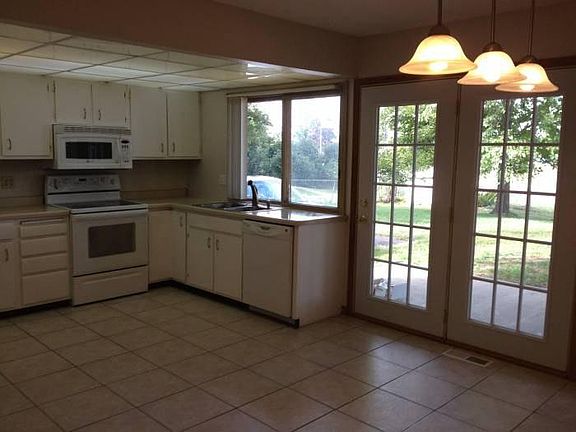 3rd image of 1080 Cedarwood Dr