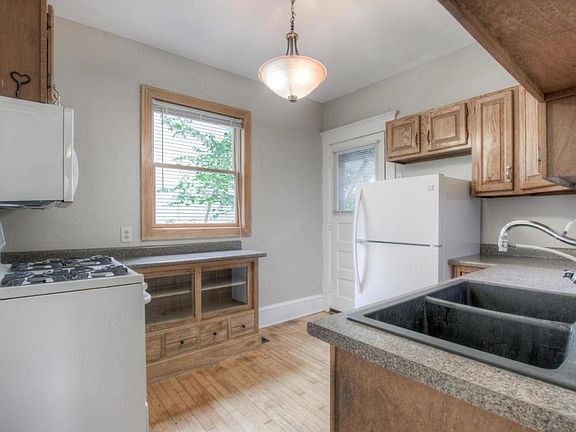 5th image of 3541 17th Ave S