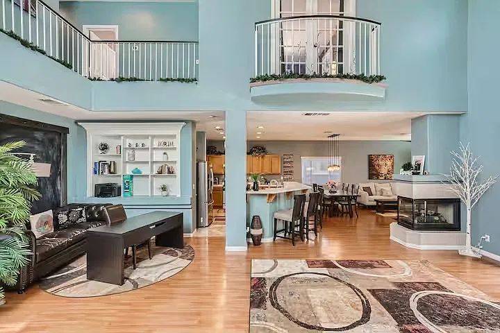 3 bed, 2.5 bath, 2088 sqft, $3,000 — Photo 2