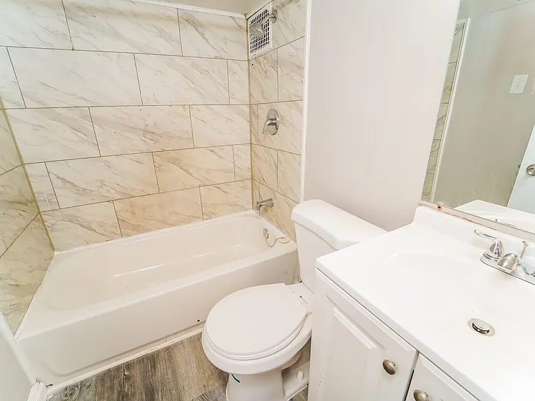 541049_029_bathroom_13413366.jpg