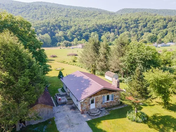 130 Plum Ln, Bastian, VA 24314