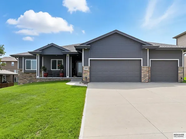 2303 Lola Ave, Bellevue, NE 68147