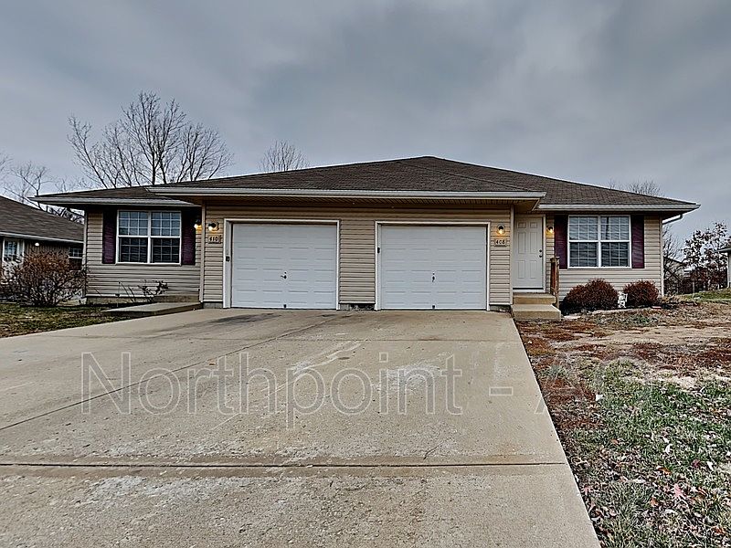1st image of 408 NW Woodbury Dr