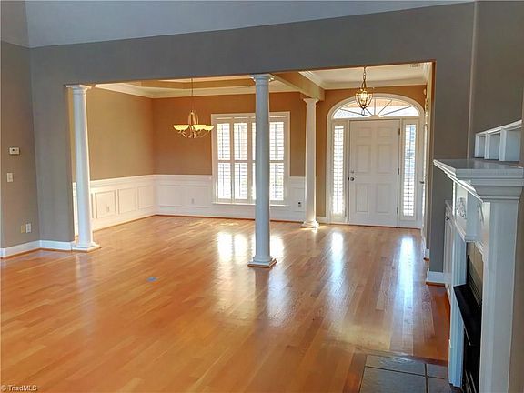 3rd image of 2003 E Pinehurst Ct