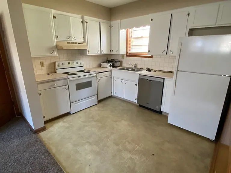 4320 South 48th Street — Photo 3