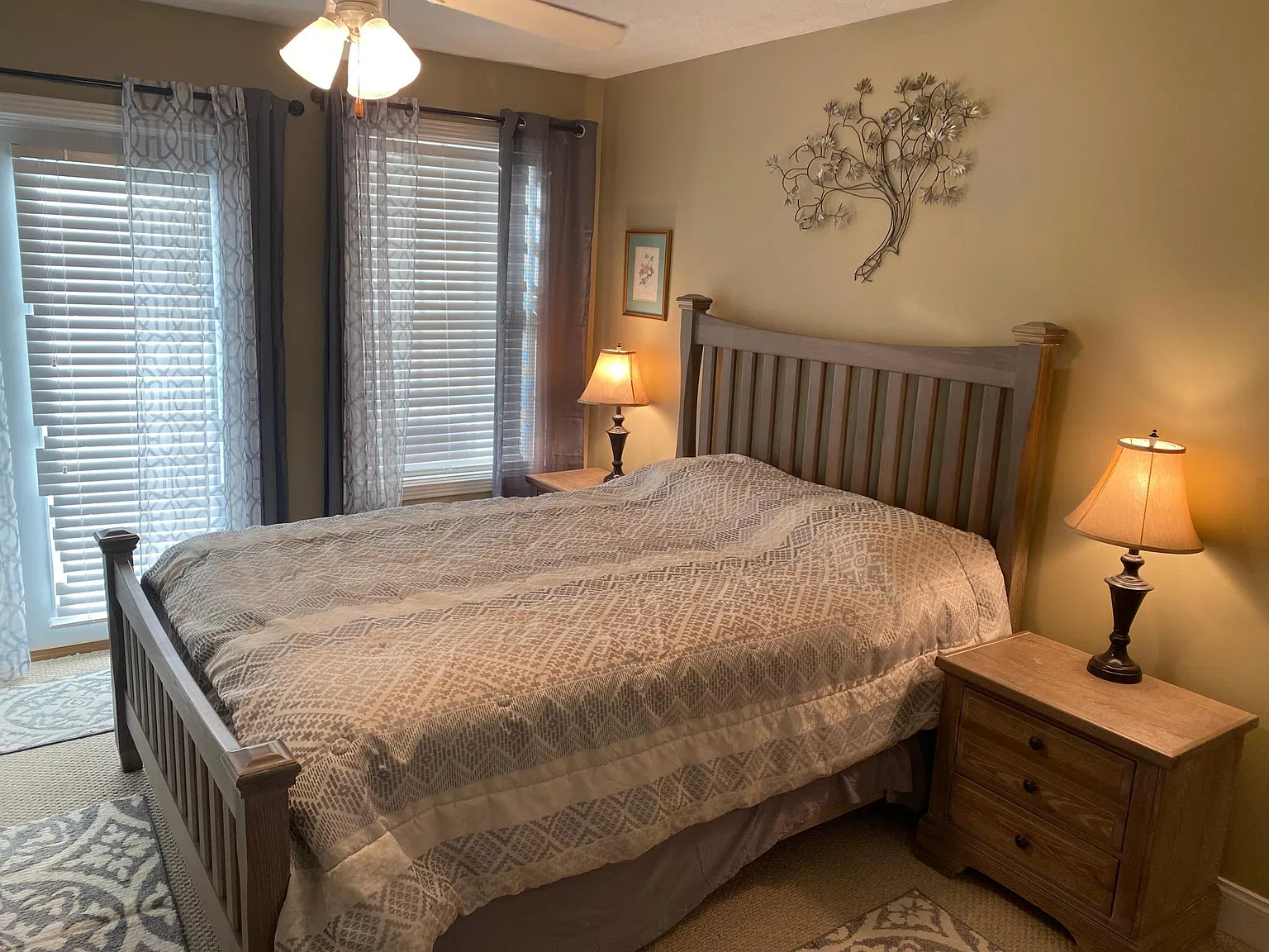 3 bed, $1,900 — Photo 2