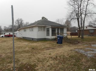 300 W Flora St, Valier, IL 62891