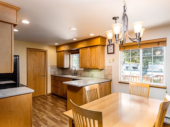 3rd image of 7512 122nd Ave NE