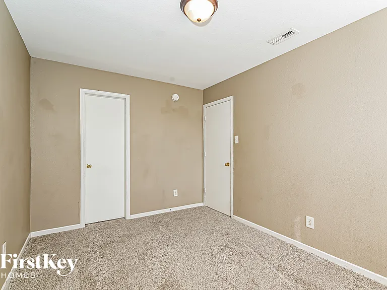 10702 Gathering Dr — Photo 12