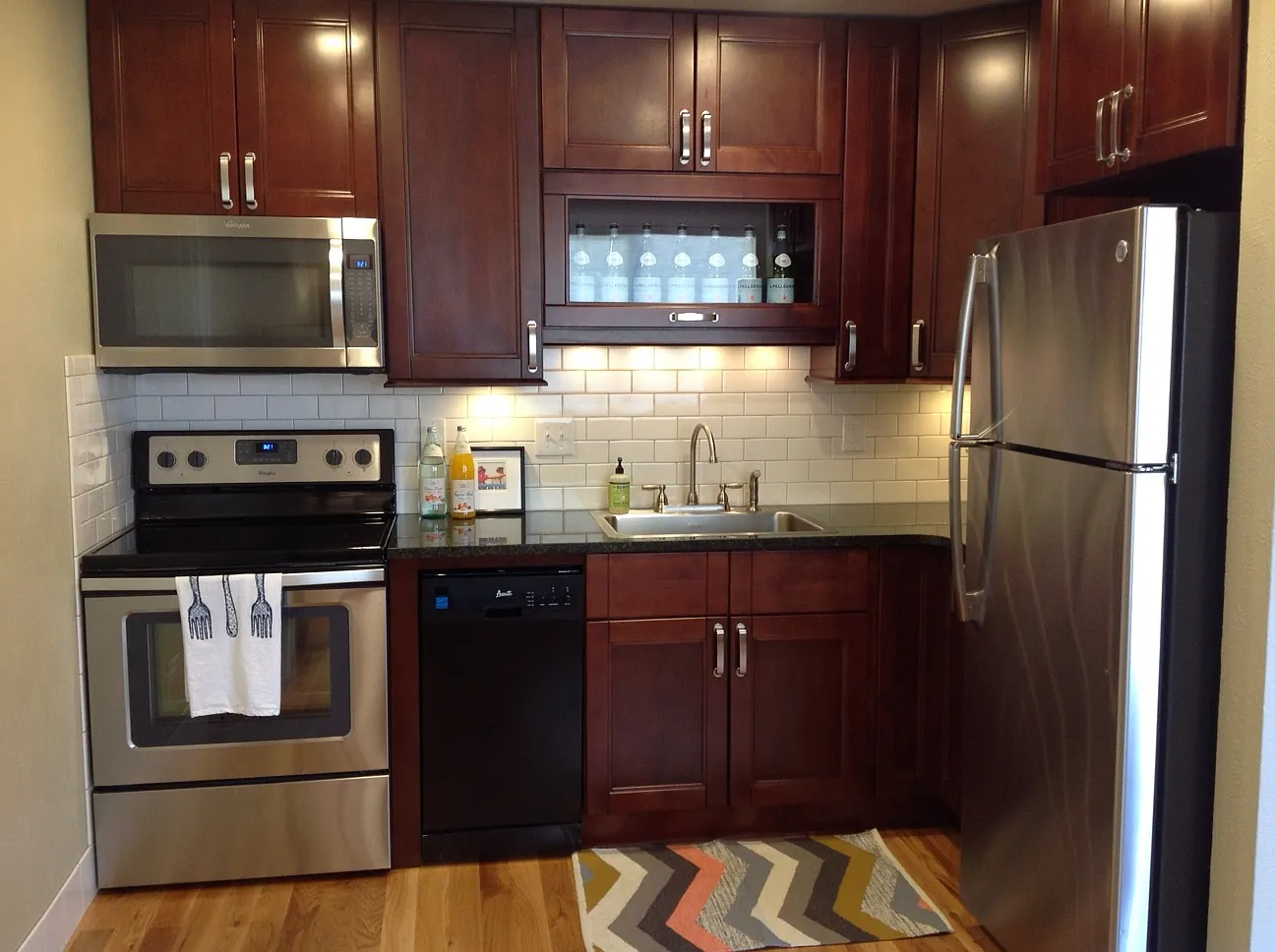 2 bed, 790 sqft, $1,895 — Photo 1