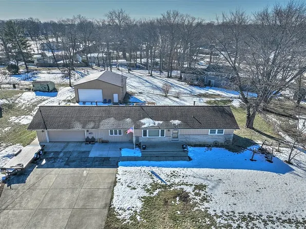 145 W Walnut St, Mt Zion, IL 62549