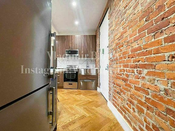 5th image of 941 Washington Ave #502
