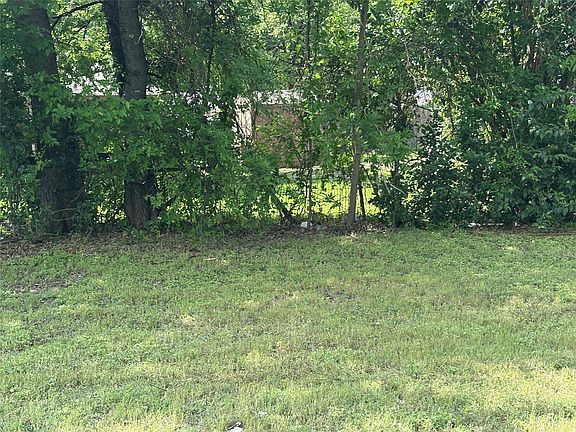 2nd image of 1907 E Overton Rd