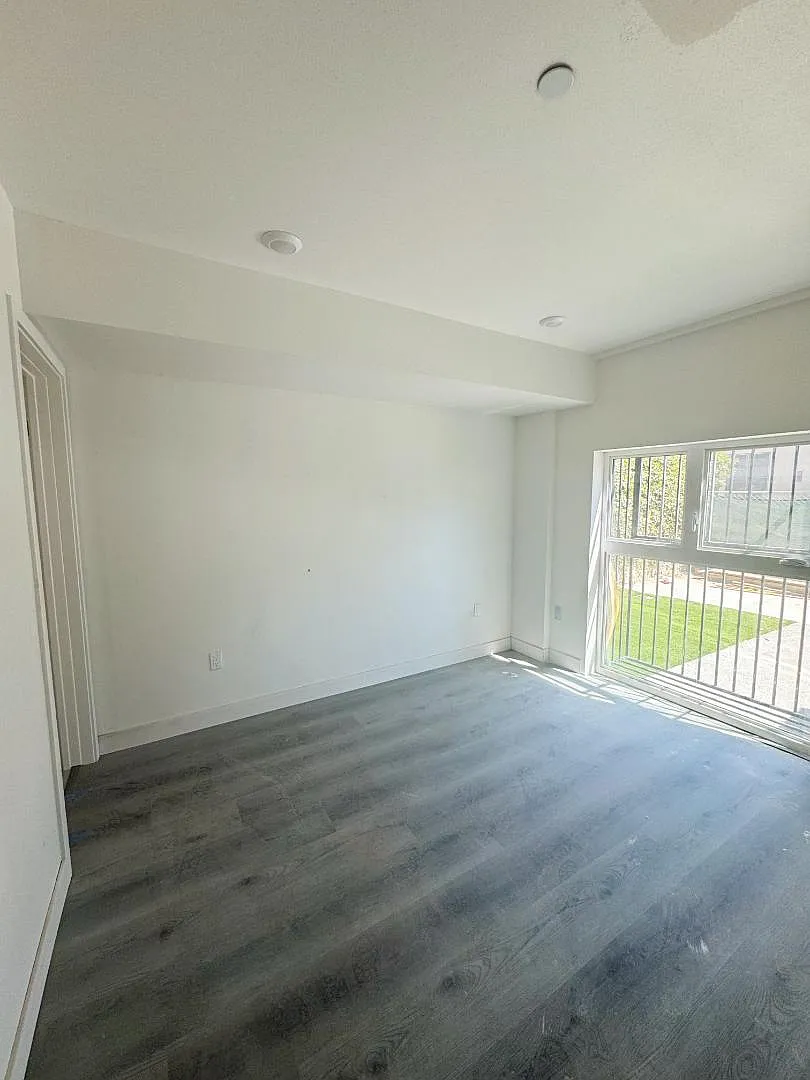 1299 1/4 W 36th Pl - 104 — Photo 1
