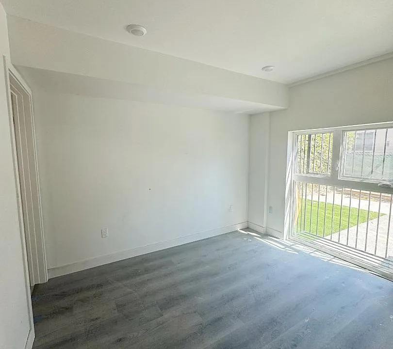 1299 1/4 W 36th Pl #104