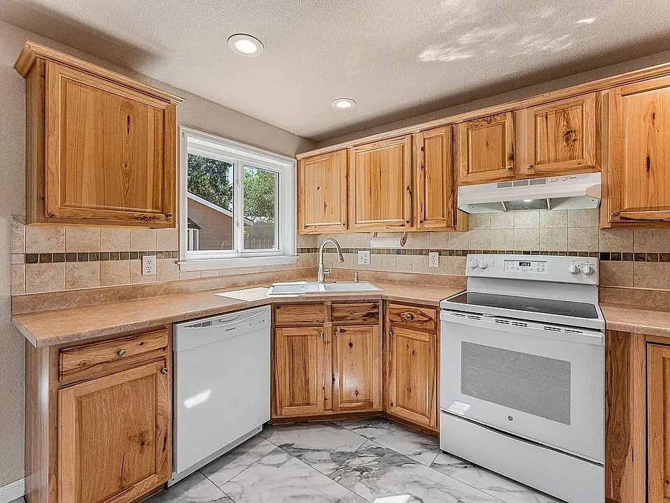 8200 W 51st Ave