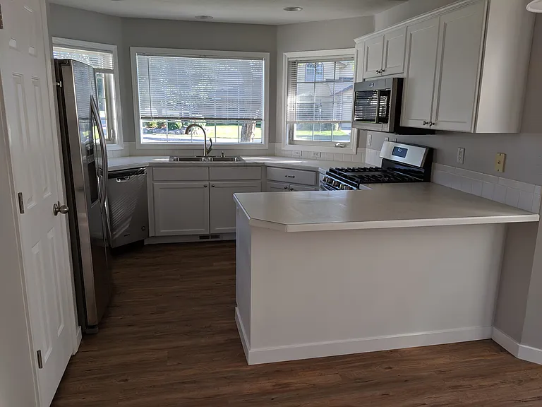 1800 E Cougar Creek Dr — Photo 3