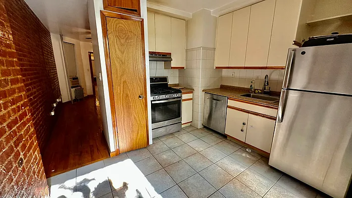 Rented by HOLTON REAL ESTATE INC. | media 3