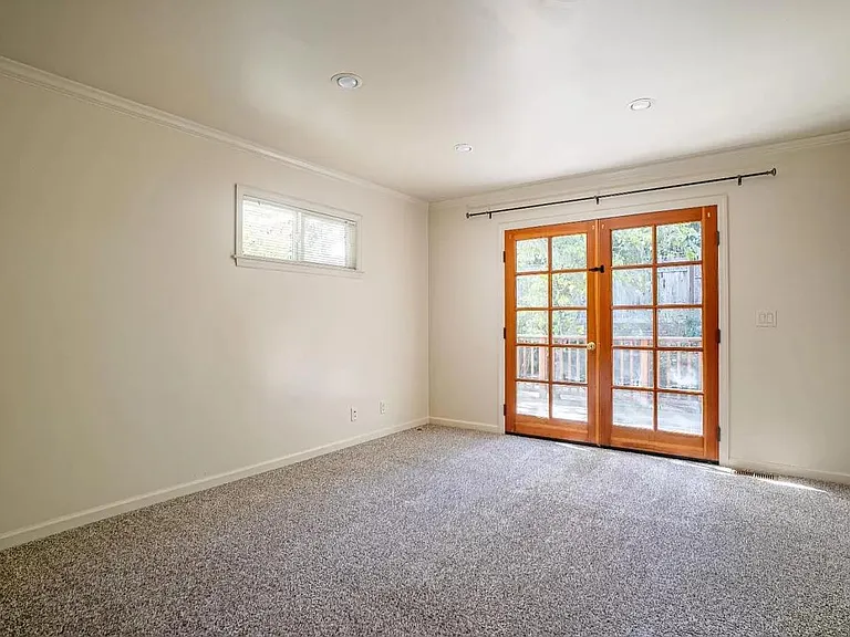 881 Lobos St — Photo 2