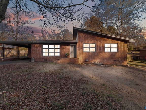 2nd image of 205 Maumee Blvd