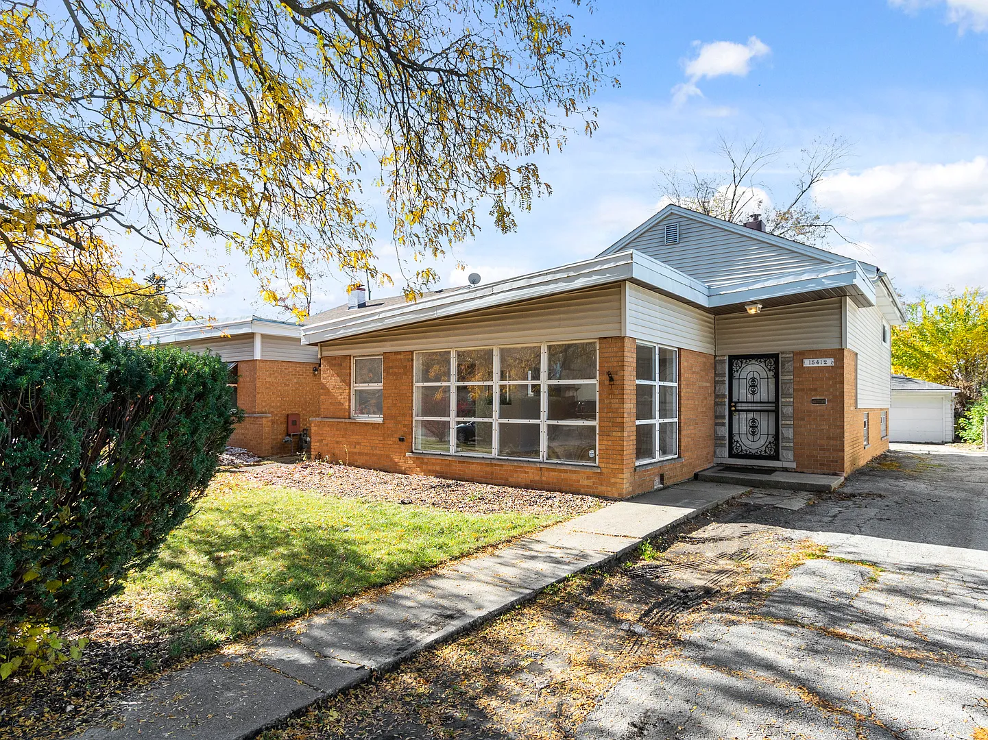 15412 Ellis Ave photo 1