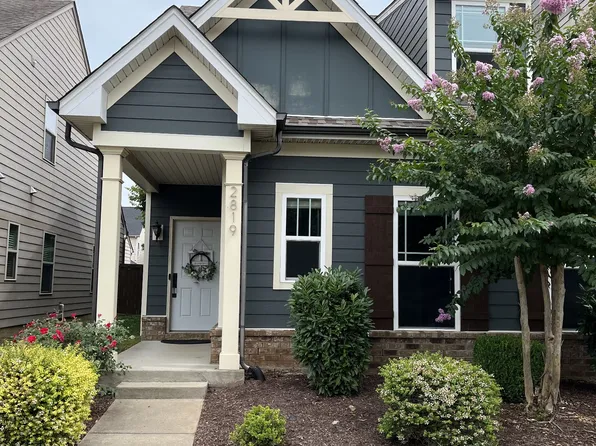 2819 Sterlingshire Dr, Murfreesboro, TN 37128