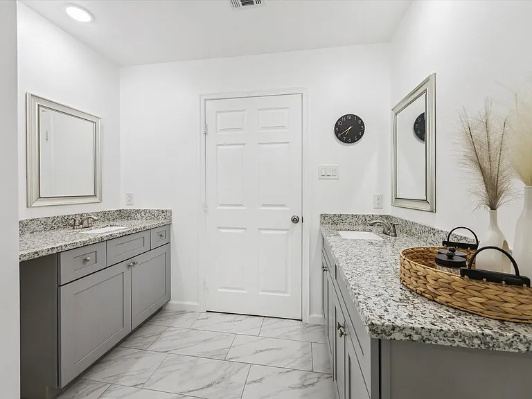 2631 Stevens St — Photo 17