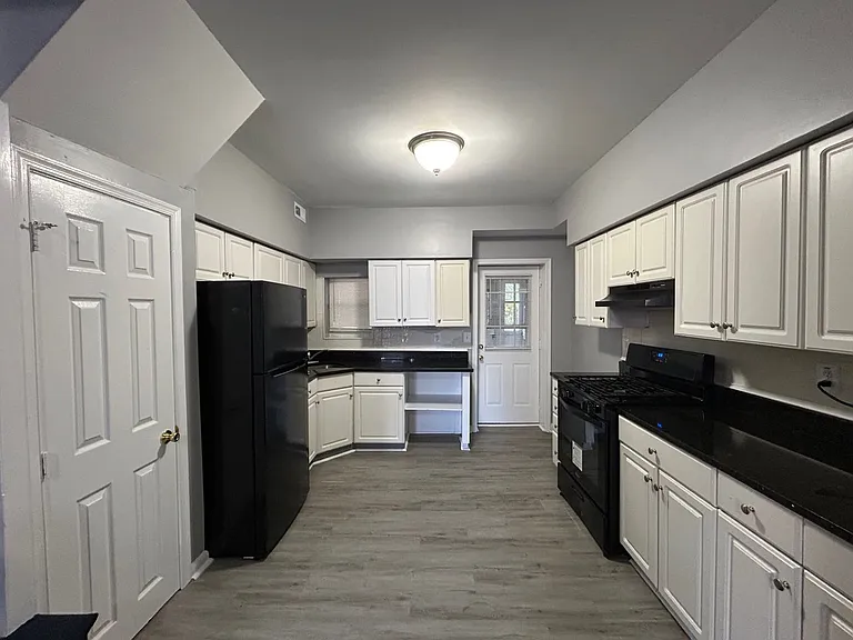 123 S Poppleton St — Photo 2