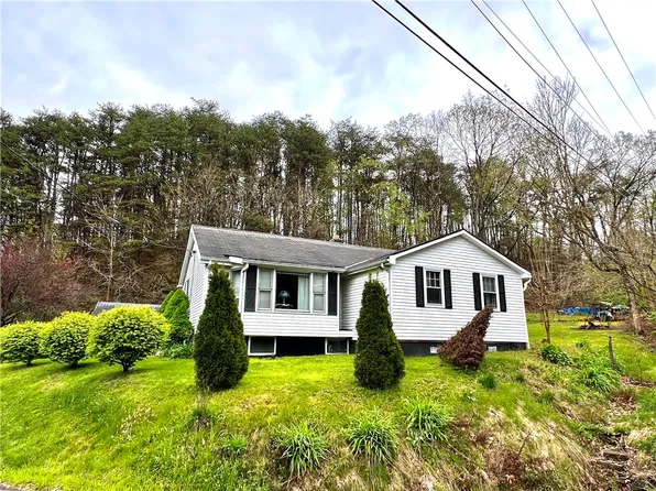 302 Elkhorn Rd, Monaca, PA 15061