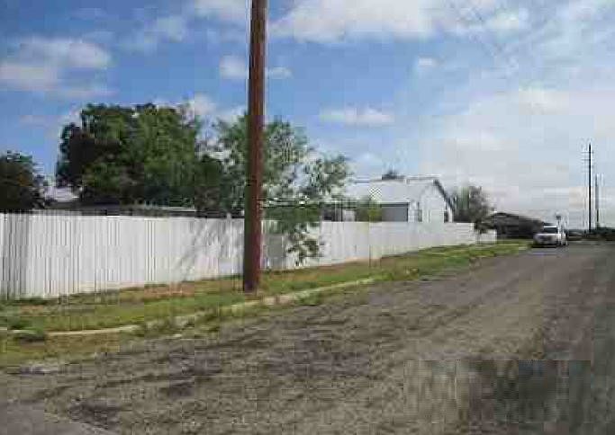 2nd image of 701 N Adams St