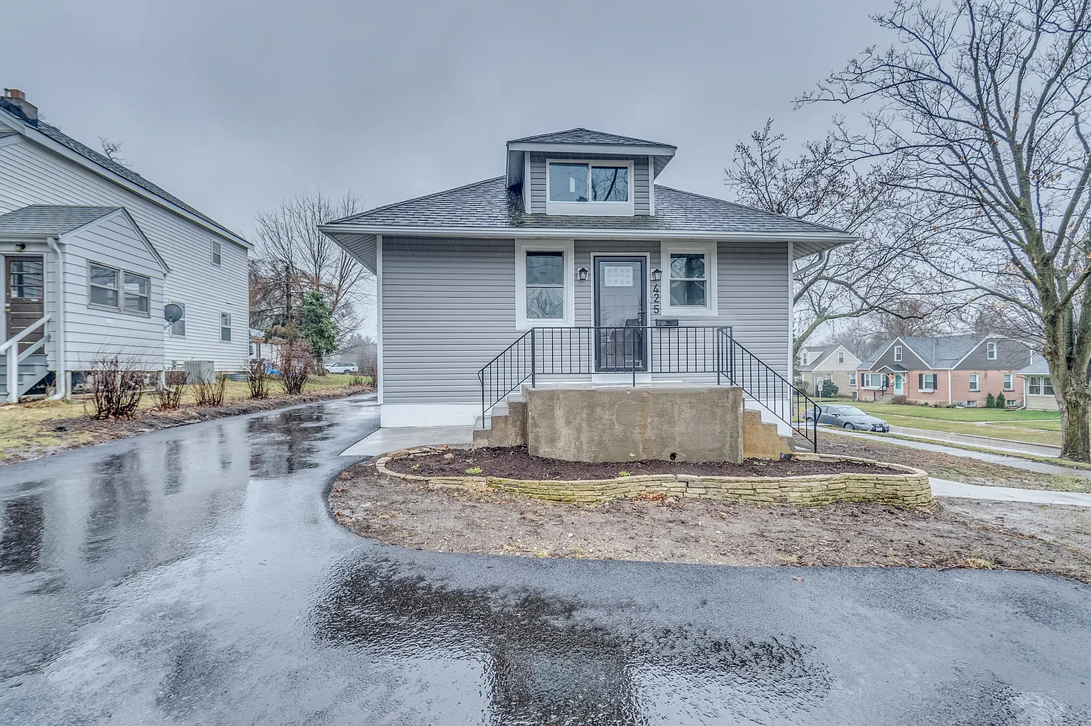 425 W Naperville Rd photo 1