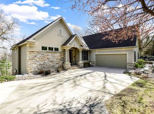 25 Knoll Rd, North Oaks, MN 55127