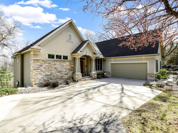 25 Knoll Rd, North Oaks, MN 55127