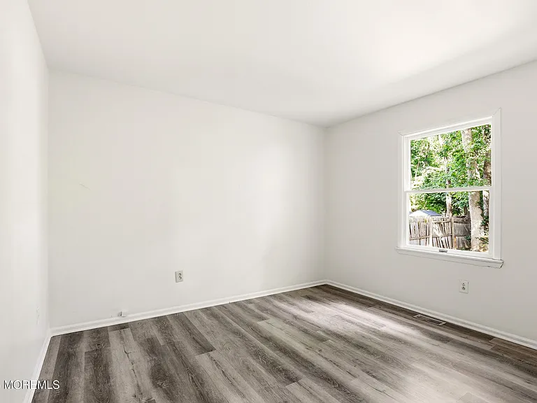 1305 Marshall St — Photo 14