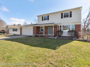 1004 Shelter Ln, Lansing, MI 48912