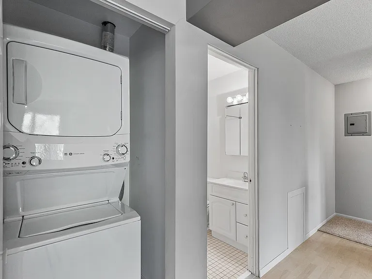 2720 Rosalyn Ct — Photo 56