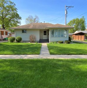 614 12th Ave NE, Aberdeen, SD, 57401
