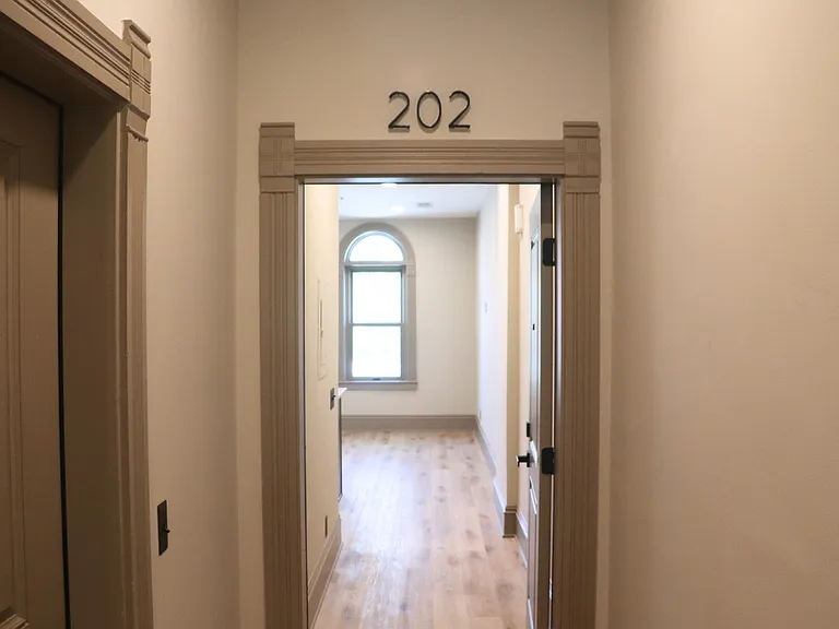 117 W Grand River Ave #202 — Photo 9
