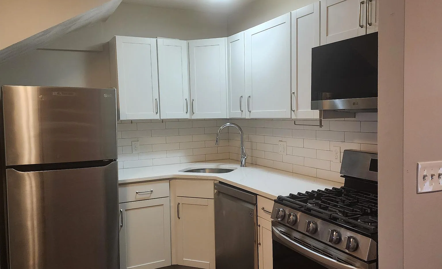 1 bed, 700 sqft, $2,199 — Photo 2