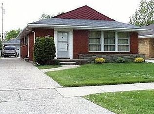 20220 Van Antwerp St, Harper Woods, MI 48225